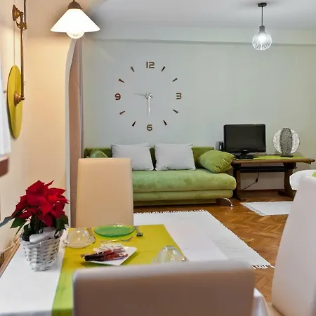 Lejlighed Green Apartment